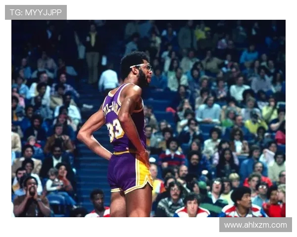 摩西马龙的传奇人生与NBA历史中统治篮板的伟大中锋之路